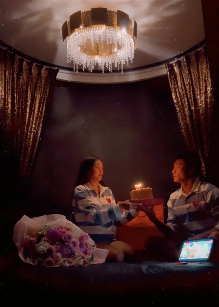 Vợ Tây được Bùi Tiến Dũng tặng túi Hermès đắt giá nhân sinh nhật-3