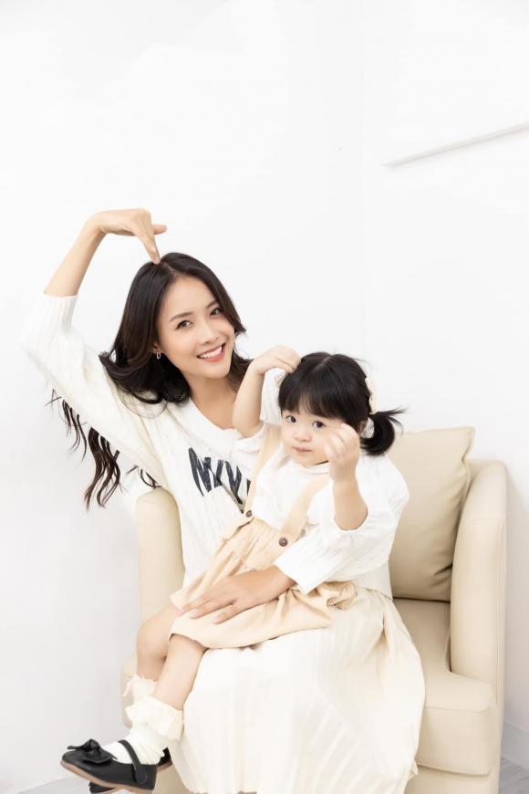 Trương Mỹ Nhân lần đầu đăng ảnh bố của con gái-1