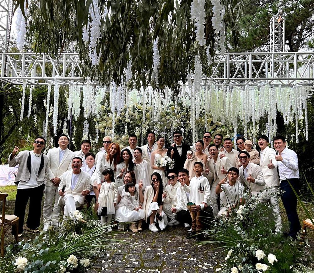 Con gái JustaTee chiếm spotlight trong đám cưới toàn celeb-1