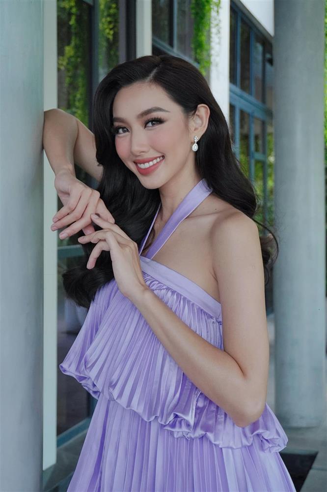 Hoa hậu Thùy Tiên thích mặc đầm ngủ từ nhà ra phố-8