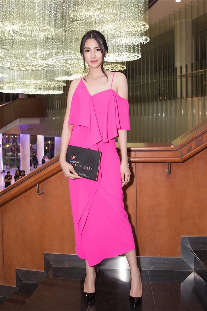 Hoa hậu Thùy Tiên thích mặc đầm ngủ từ nhà ra phố-9