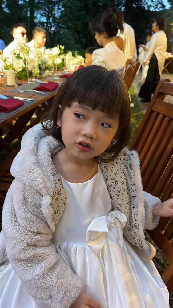 Con gái JustaTee chiếm spotlight trong đám cưới toàn celeb-5