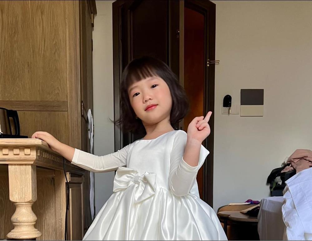 Con gái JustaTee chiếm spotlight trong đám cưới toàn celeb-4