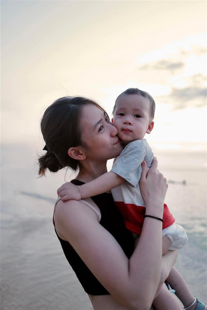 Con gái JustaTee chiếm spotlight trong đám cưới toàn celeb-13