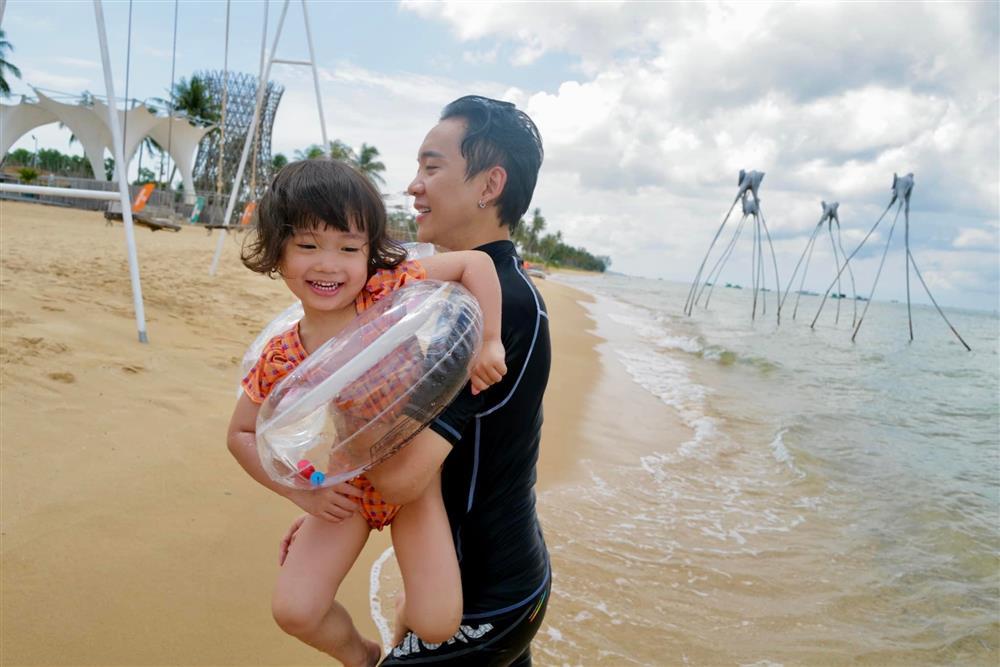 Con gái JustaTee chiếm spotlight trong đám cưới toàn celeb-12