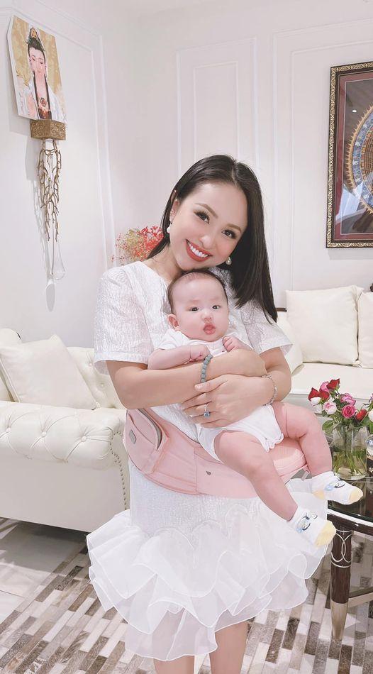 Tin showbiz Việt ngày 2/9: Mẹ đẻ và mẹ chồng Lê Phương thân thiết-9