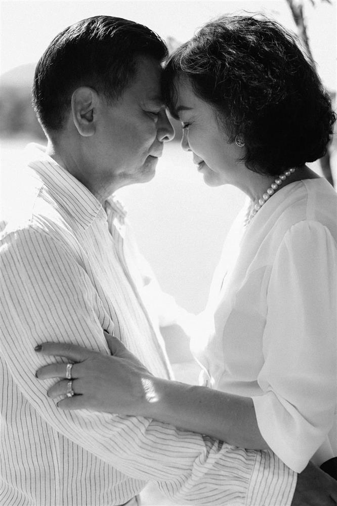 Bố mẹ Phạm Quỳnh Anh tình quá tình kỷ niệm 50 năm cưới-3