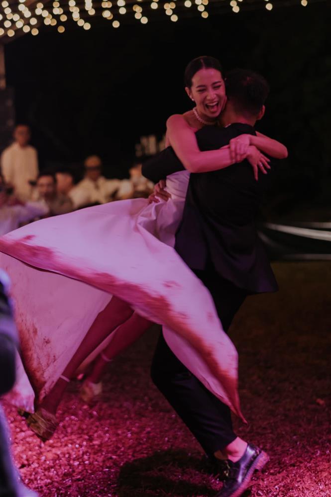 Hot girl Kiều Ly Phạm khóc như mưa trong đám cưới toàn celeb-13