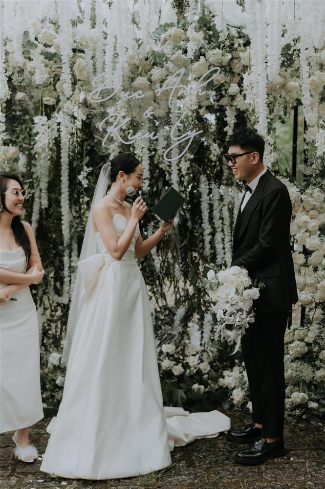 Hot girl Kiều Ly Phạm khóc như mưa trong đám cưới toàn celeb-8