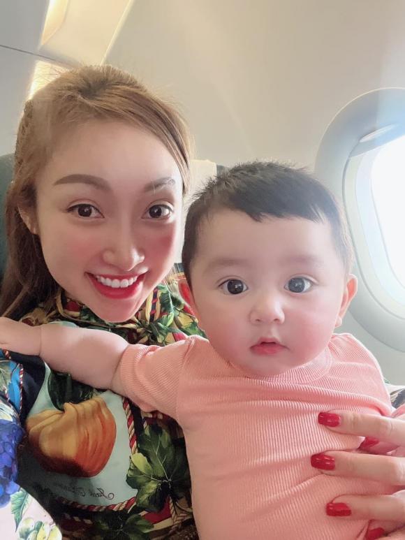 Bà xã Chi Bảo khoe loạt ảnh cho nhóc tì đi du lịch, tiết lộ sức khoẻ của con trai-10