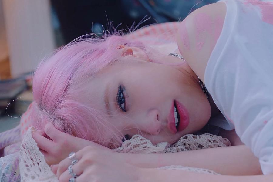 Những idol Kpop nâng tầm nhan sắc với mái tóc hồng-2