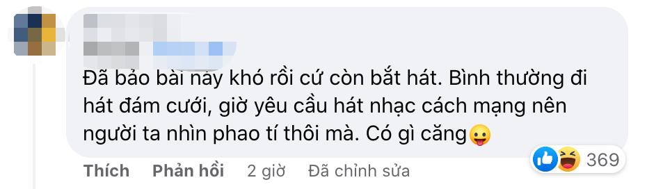 Nữ ca sĩ vừa nhìn lời lại còn hát chênh phô trên sóng trực tiếp-4