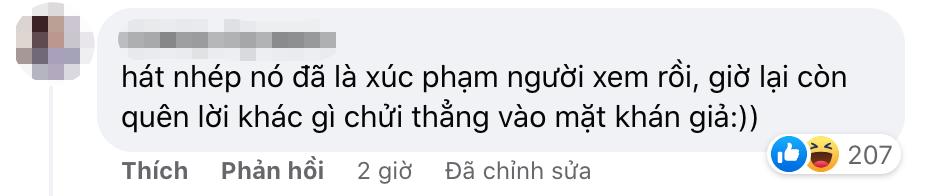 Nữ ca sĩ vừa nhìn lời lại còn hát chênh phô trên sóng trực tiếp-7