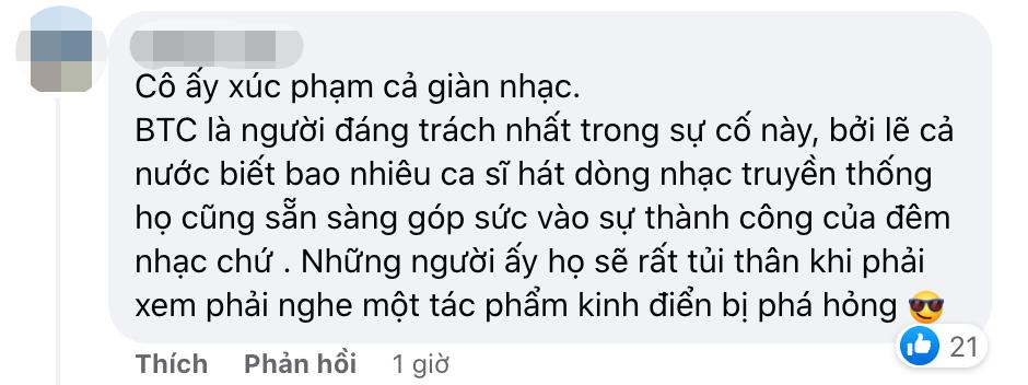 Nữ ca sĩ vừa nhìn lời lại còn hát chênh phô trên sóng trực tiếp-8