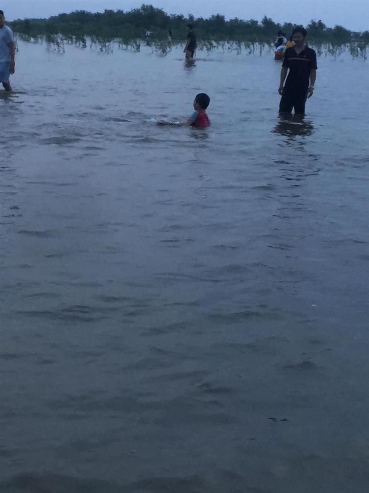 Đu trend chụp ảnh biển vô cực Thái Bình, sự thật nó lạ lắm!-10