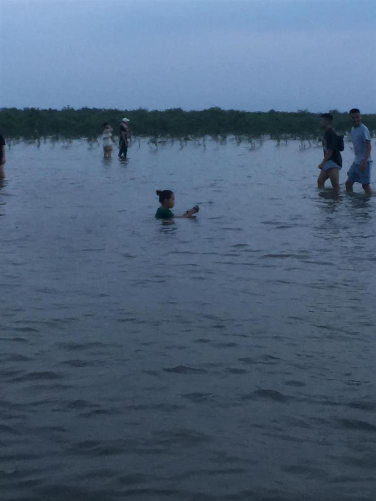 Đu trend chụp ảnh biển vô cực Thái Bình, sự thật nó lạ lắm!-11