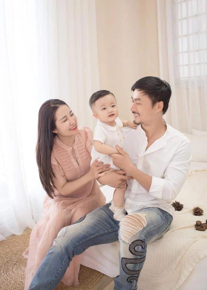 Cuộc hôn nhân ngọt ngào của diễn viên Duy Hưng và bà xã 9X-6