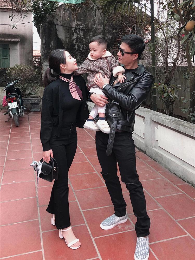 Cuộc hôn nhân ngọt ngào của diễn viên Duy Hưng và bà xã 9X-7