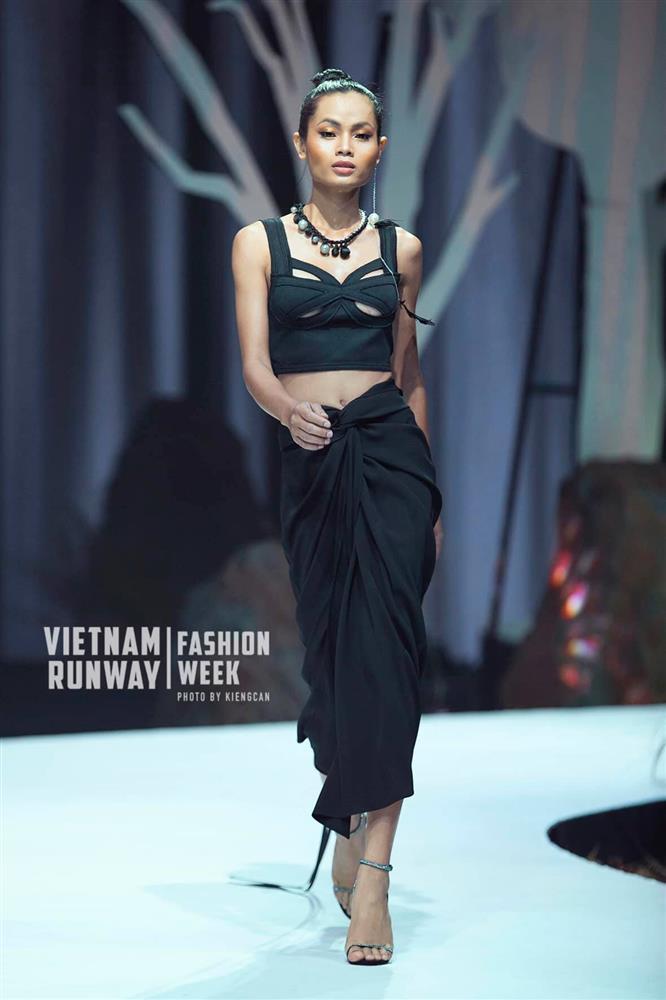 Cố người mẫu Châu Kim Sang trên những sàn diễn thời trang-9