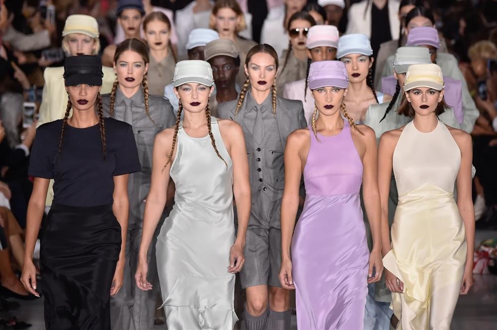 Những set đồ giúp Gigi Hadid trở thành biểu tượng thời trang-10