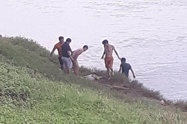 Từ biệt bạn bè, nam sinh bỏ lại cặp sách rồi nhảy cầu tự vẫn-4