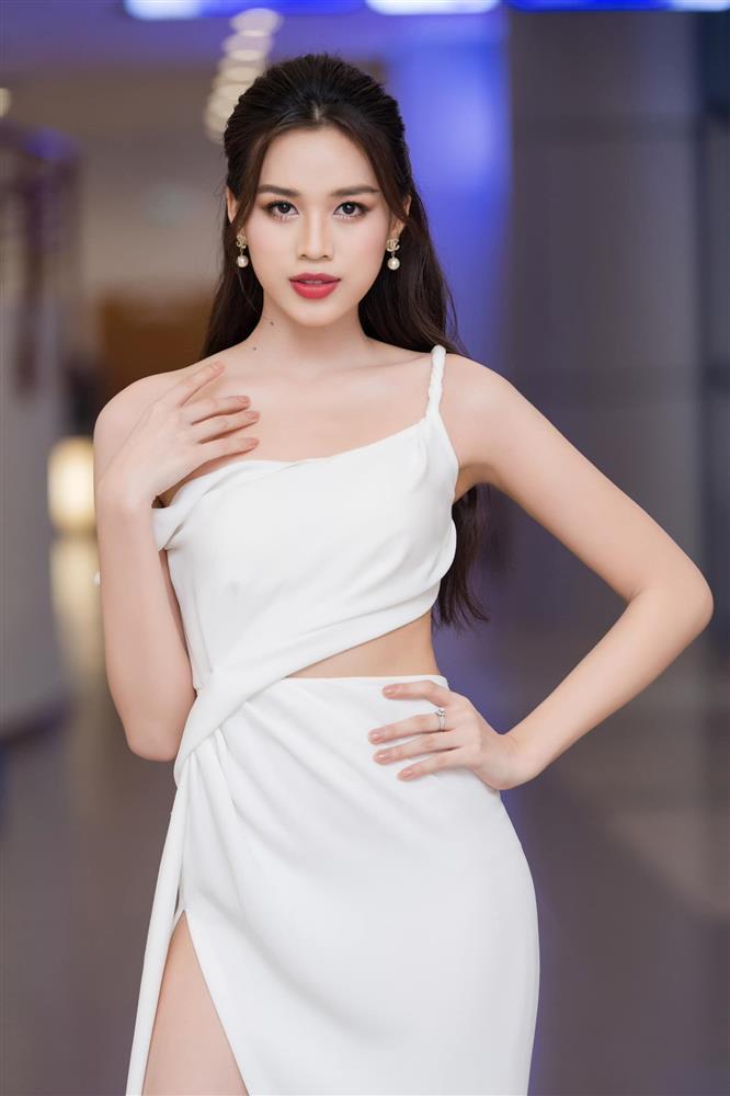 Đỗ Thị Hà - Phương Nhi cùng lên truyền hình, ai đẹp hơn?-10