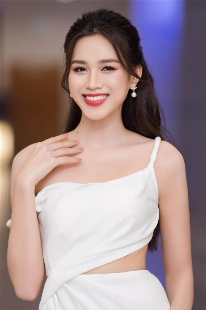 Đỗ Thị Hà - Phương Nhi cùng lên truyền hình, ai đẹp hơn?-11