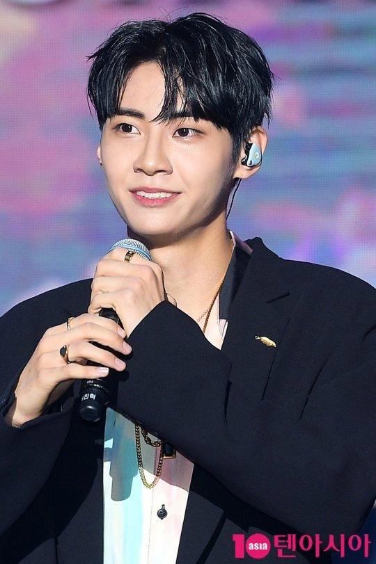 Wendy (Red Velvet) bị đối xử thô lỗ-1