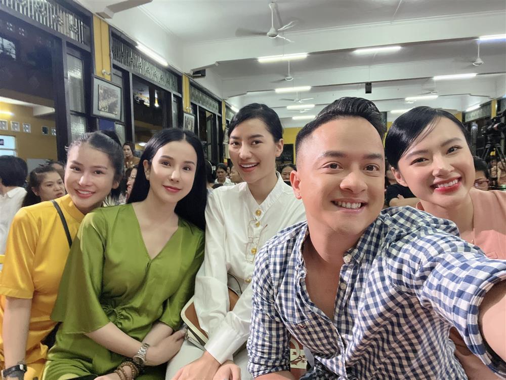 Nhan sắc Diệp Lâm Anh, Angela Phương Trinh trong ảnh bị tag-3