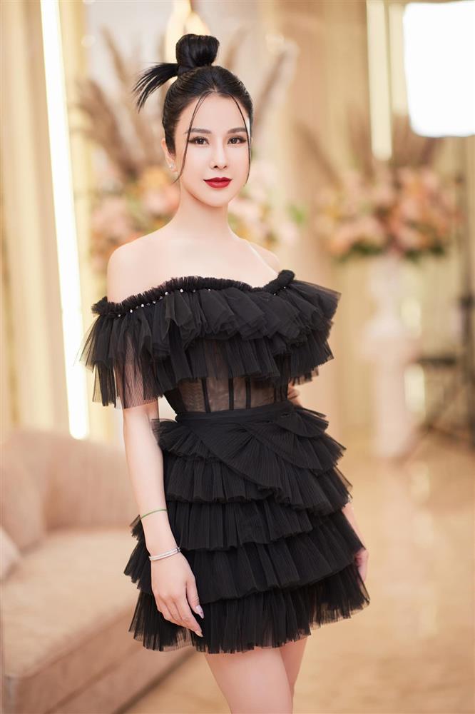 Nhan sắc Diệp Lâm Anh, Angela Phương Trinh trong ảnh bị tag-9