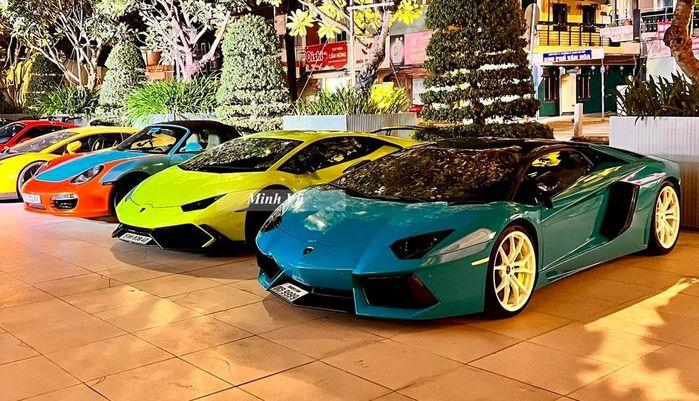 Danh tính đại gia Sài thành trưng dàn xe 300 tỷ mừng sinh nhật-4