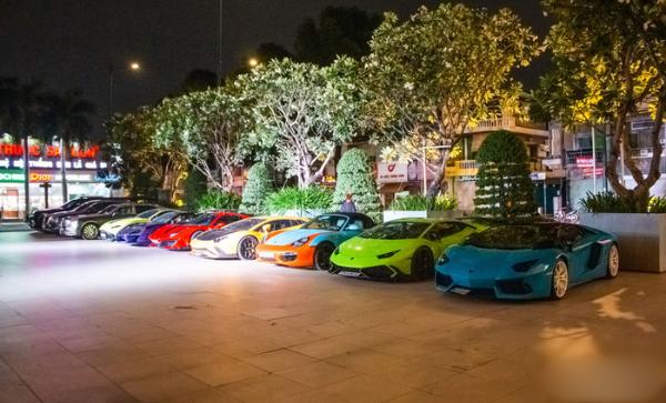 Danh tính đại gia Sài thành trưng dàn xe 300 tỷ mừng sinh nhật-3