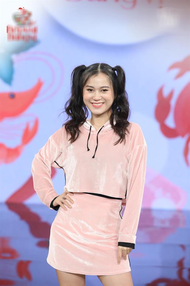 Diện style nữ sinh: Hương Giang hack tuổi, Lâm Vỹ Dạ cưa sừng-9