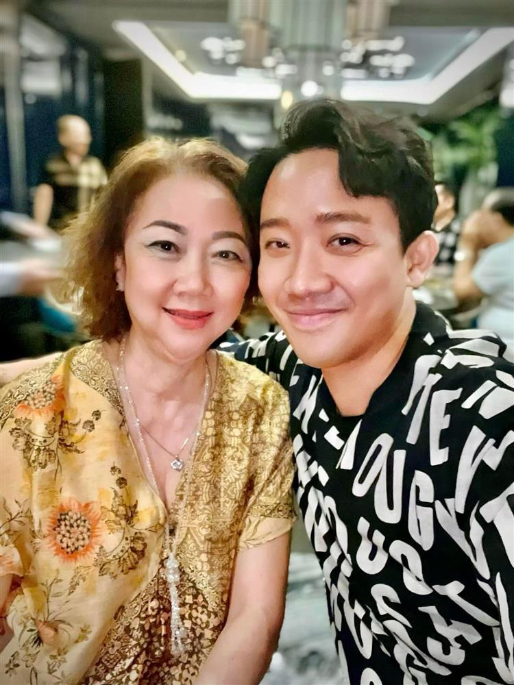 Xuất hiện cùng Trấn Thành, ngoại hình mẹ đẻ chiếm spotlight-1