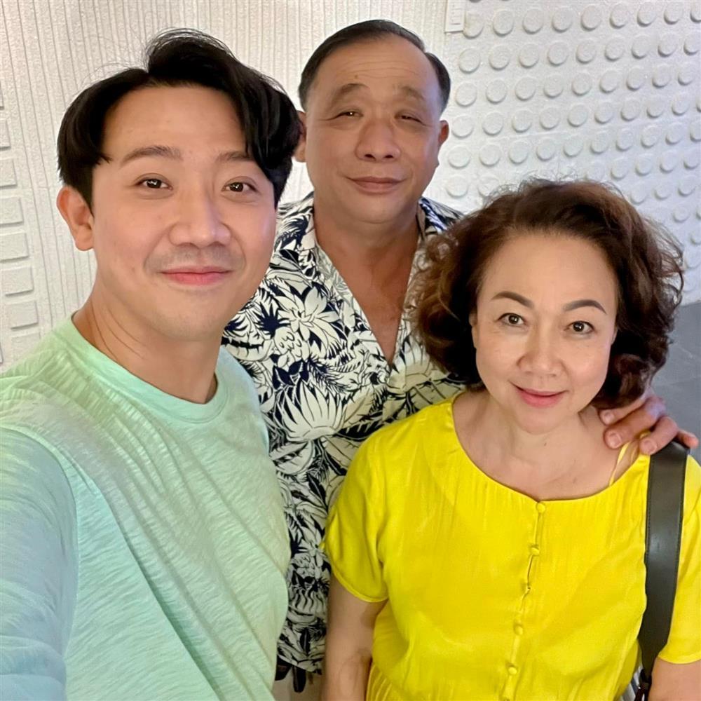 Xuất hiện cùng Trấn Thành, ngoại hình mẹ đẻ chiếm spotlight-2