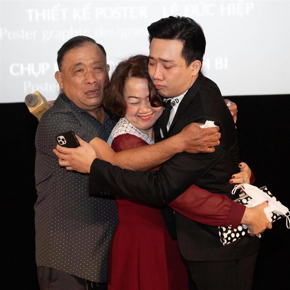 Xuất hiện cùng Trấn Thành, ngoại hình mẹ đẻ chiếm spotlight-4