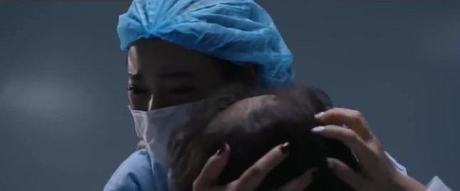 Nhặt sạn to đùng phim Chồng Cũ, Vợ Cũ, Người Yêu Cũ-2