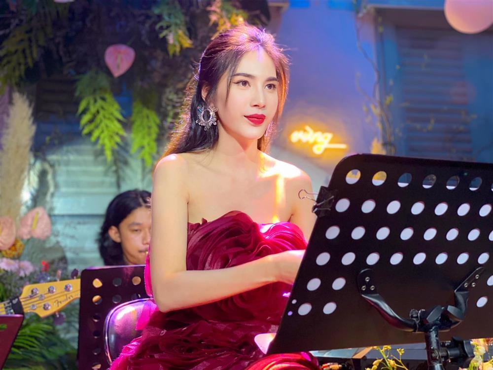 Thủy Tiên bị mắng nặng lời khi hát bài của Nathan Lee-1