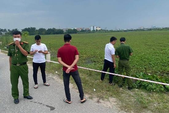 Điều tra vụ việc người đàn ông tử vong dưới mương nước