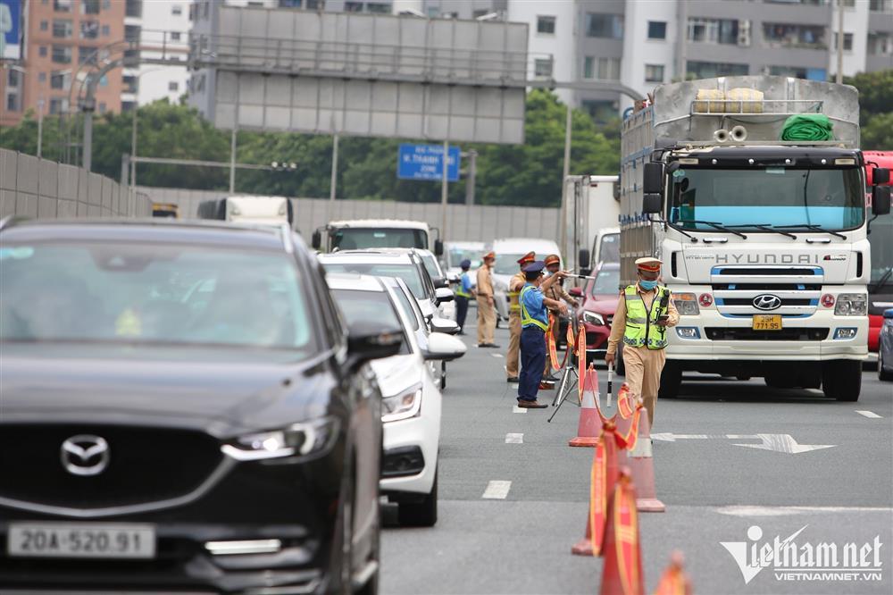 Kết thúc nghỉ lễ 2/9, kẹt xe 2km ở cửa ngõ vào Hà Nội-3