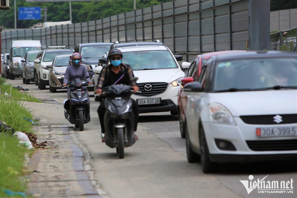 Kết thúc nghỉ lễ 2/9, kẹt xe 2km ở cửa ngõ vào Hà Nội-5