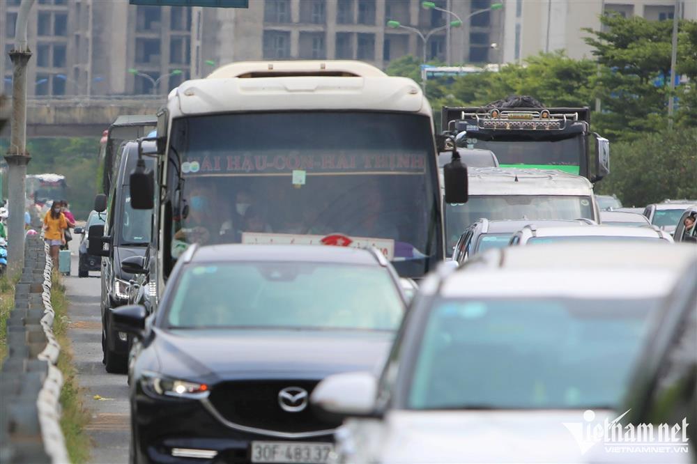 Kết thúc nghỉ lễ 2/9, kẹt xe 2km ở cửa ngõ vào Hà Nội-7