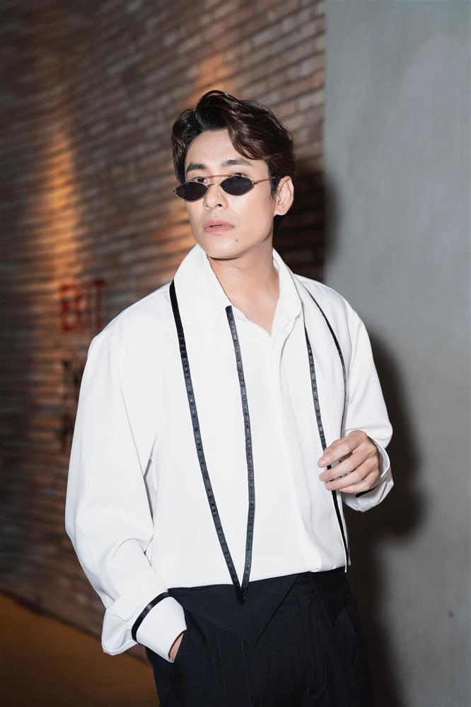 Kiều Minh Tuấn trẻ trung hóa già dặn chỉ vì một sự thay đổi-6