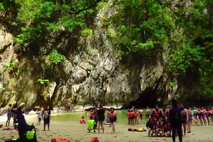 Người thợ điện thành vua hòn đảo sau một truyền thống thú vị ở Anh-2