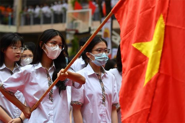 Rơi vữa trần phòng học, 2 học sinh ở Hà Nội bị thương-2