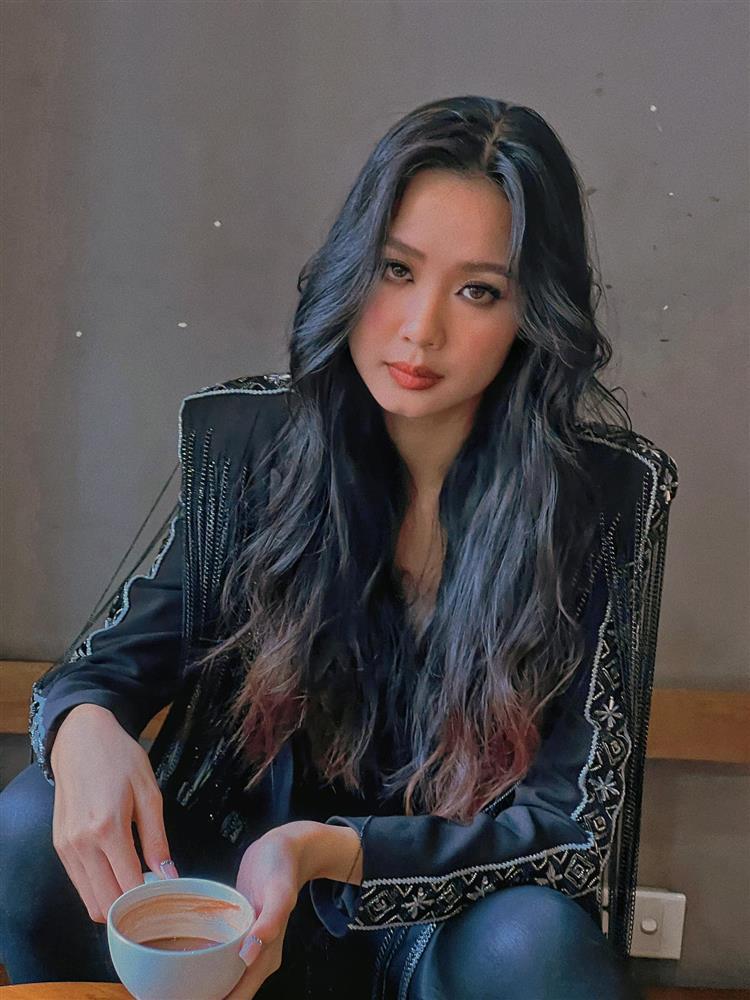 Cùng cưỡi mô tô, á hậu Bảo Ngọc trước và sau đăng quang khác hẳn-8