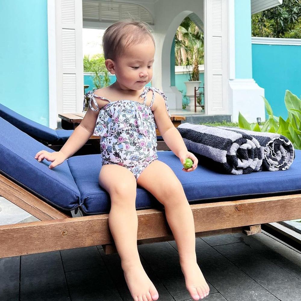Con gái Hà Hồ mặc lại đồ bơi từ hồi 1 tuổi: Giờ ra dáng fashionista nhí-9