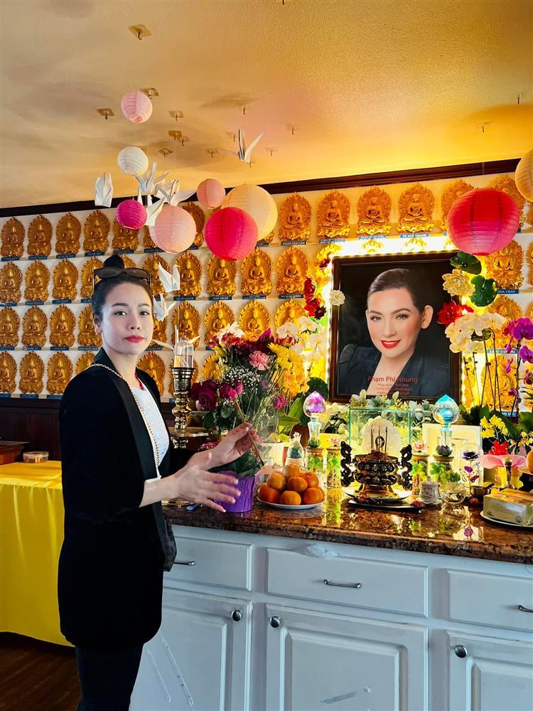 Nhật Kim Anh nghẹn ngào nước mắt viếng Phi Nhung tại Mỹ-2