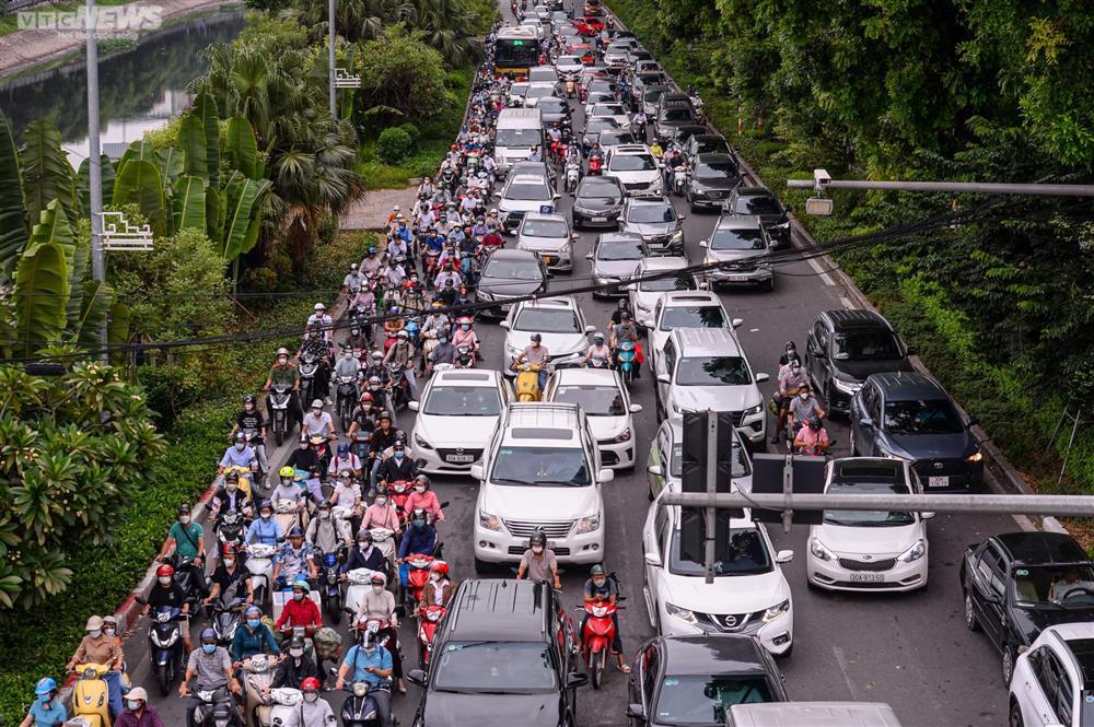Hà Nội kẹt cứng nhiều tuyến đường ngày đầu đi làm sau nghỉ lễ-3