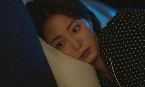 Chồng cũ gõ cửa xin ngủ nhờ, 3h sáng tôi hoảng loạn lao ra khỏi nhà-2